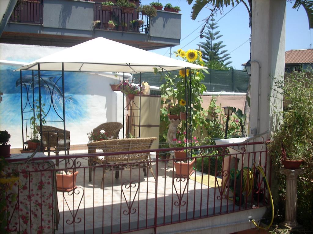 Bed and Breakfast Beb I Delfini Di Casa Paola Mascali Exteriér fotografie
