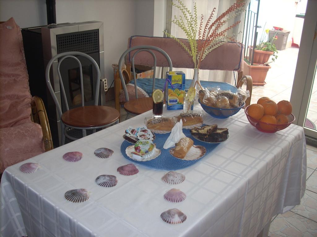 Bed and Breakfast Beb I Delfini Di Casa Paola Mascali Exteriér fotografie