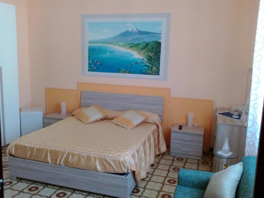 Bed and Breakfast Beb I Delfini Di Casa Paola Mascali Exteriér fotografie