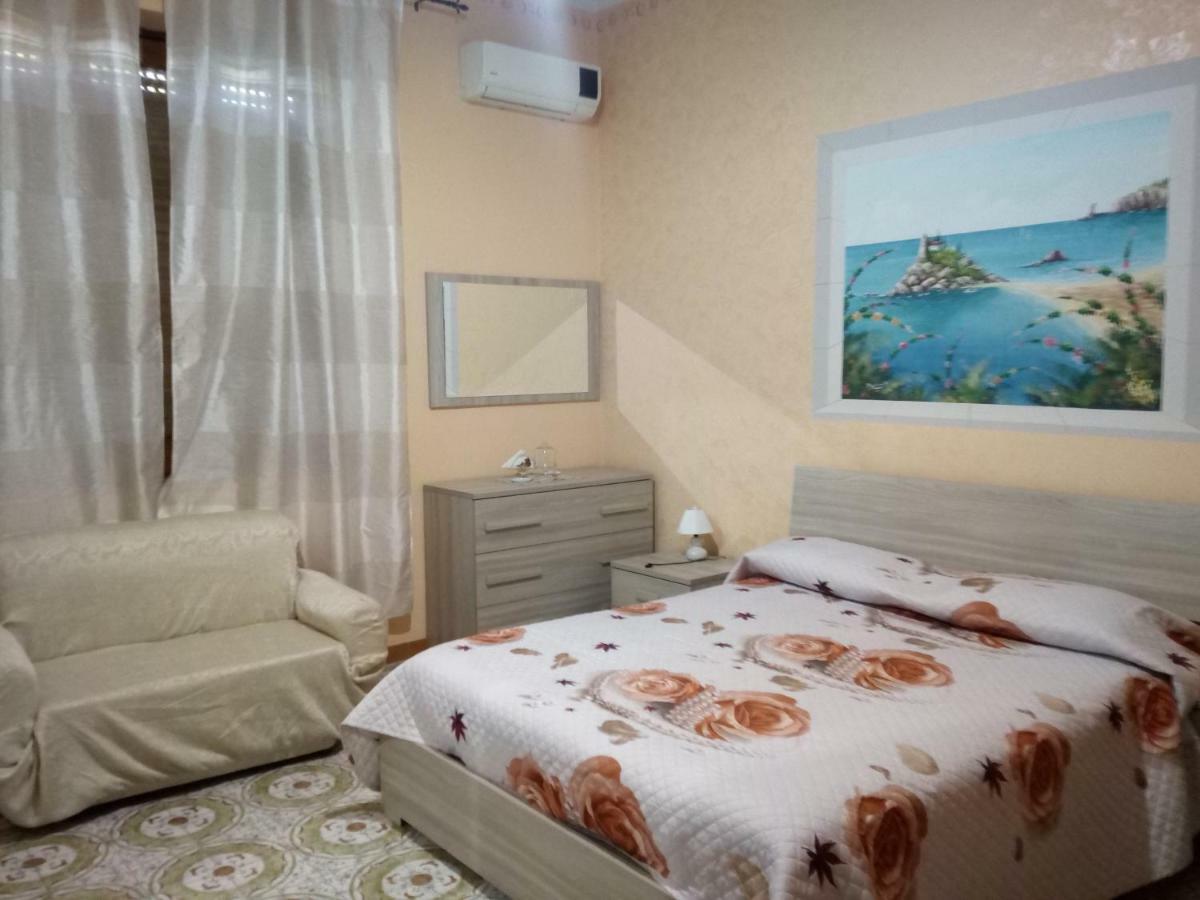 Bed and Breakfast Beb I Delfini Di Casa Paola Mascali Exteriér fotografie
